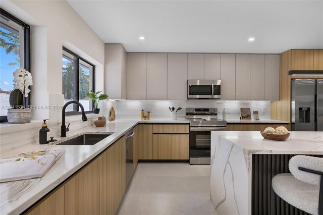 5718 NE 15th Ave, Fort Lauderdale, FL 33334