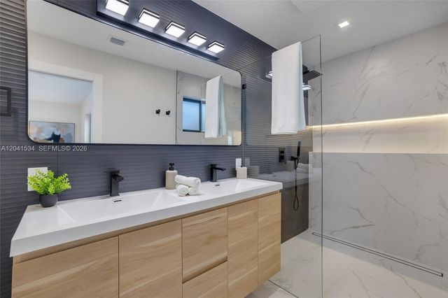 5718 NE 15th Ave, Fort Lauderdale, FL 33334