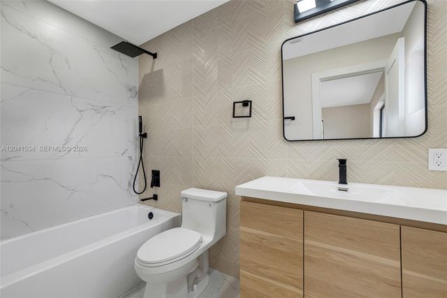 5718 NE 15th Ave, Fort Lauderdale, FL 33334