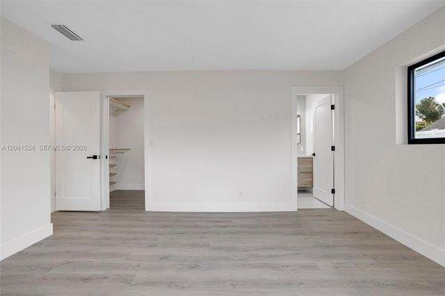 5718 NE 15th Ave, Fort Lauderdale, FL 33334