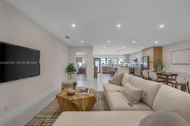 5718 NE 15th Ave, Fort Lauderdale, FL 33334