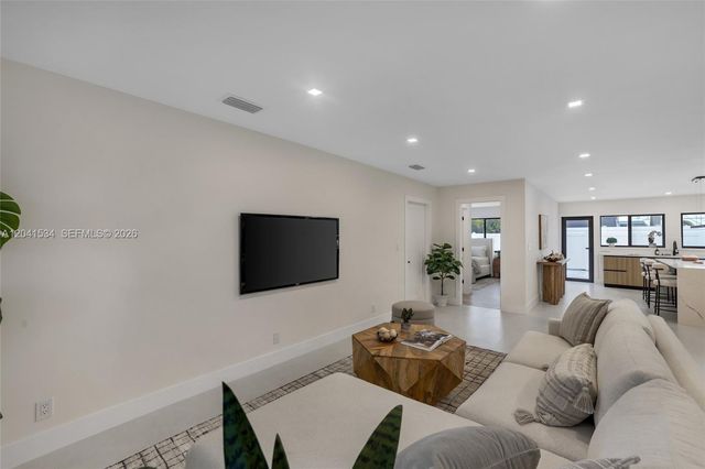 5718 NE 15th Ave, Fort Lauderdale, FL 33334