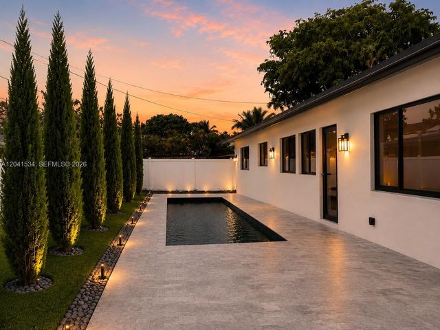 5718 NE 15th Ave, Fort Lauderdale, FL 33334
