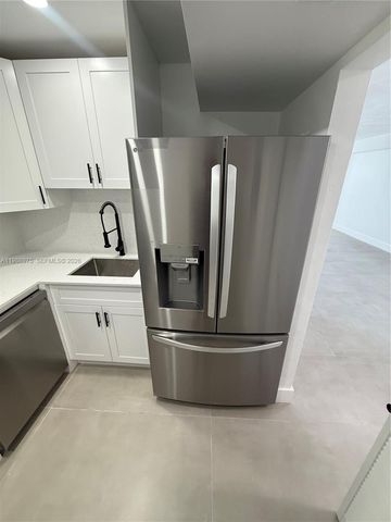 6937 Bay Dr, Miami Beach, FL 33141