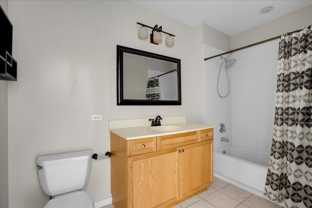 7243 MADISON Street 211, Forest Park, IL 60130