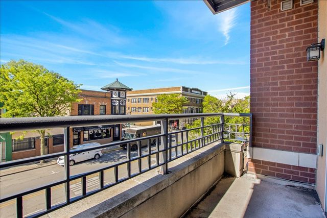 7243 MADISON Street 211, Forest Park, IL 60130