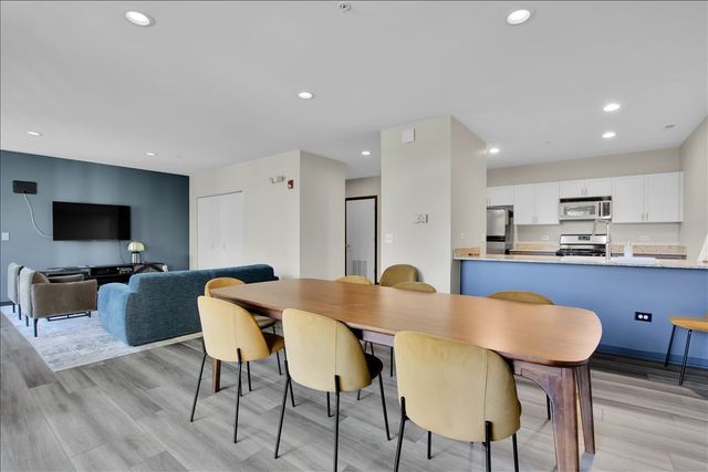 7243 MADISON Street 211, Forest Park, IL 60130