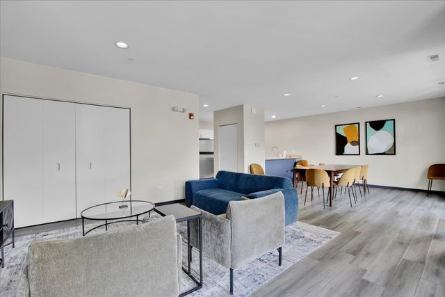 7243 MADISON Street 211, Forest Park, IL 60130