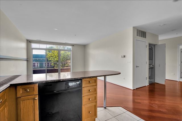 7243 MADISON Street 211, Forest Park, IL 60130
