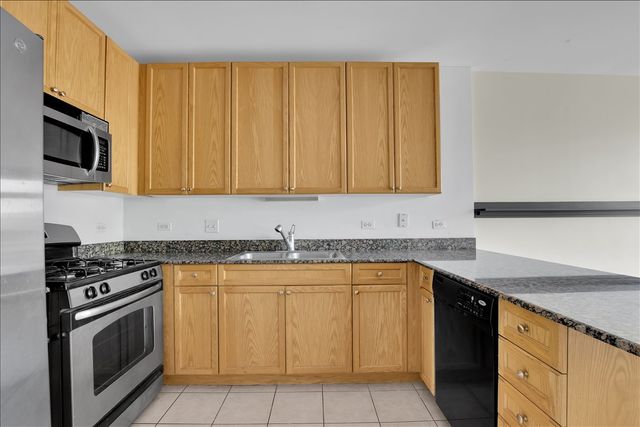 7243 MADISON Street 211, Forest Park, IL 60130