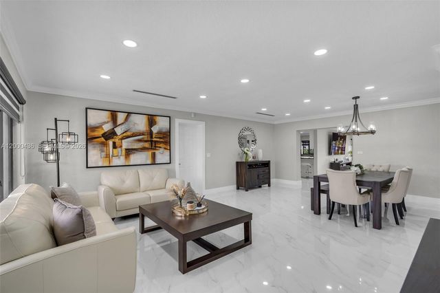 7875 NW 174th Ter, Hialeah, FL 33015