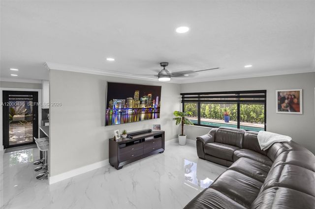 7875 NW 174th Ter, Hialeah, FL 33015