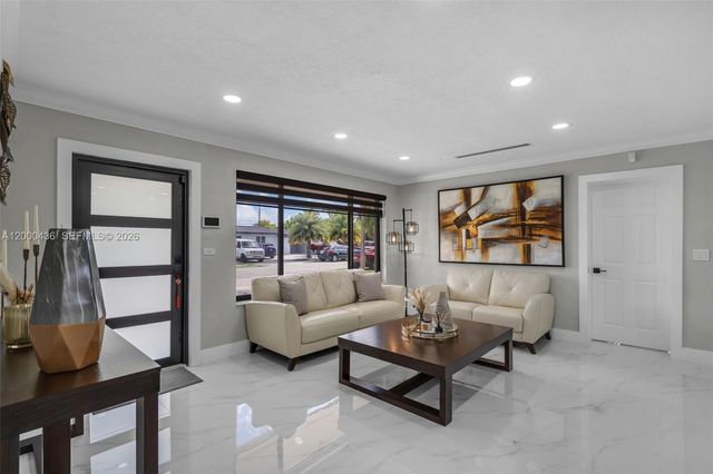 7875 NW 174th Ter, Hialeah, FL 33015