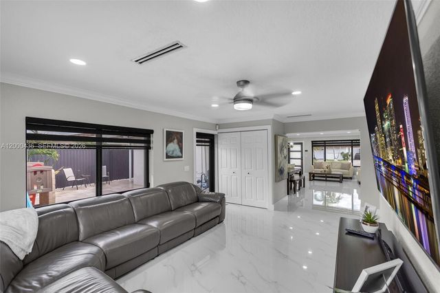 7875 NW 174th Ter, Hialeah, FL 33015