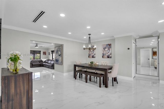 7875 NW 174th Ter, Hialeah, FL 33015