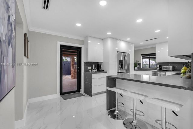 7875 NW 174th Ter, Hialeah, FL 33015