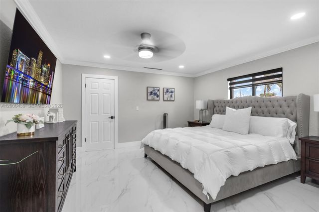 7875 NW 174th Ter, Hialeah, FL 33015