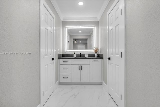 7875 NW 174th Ter, Hialeah, FL 33015