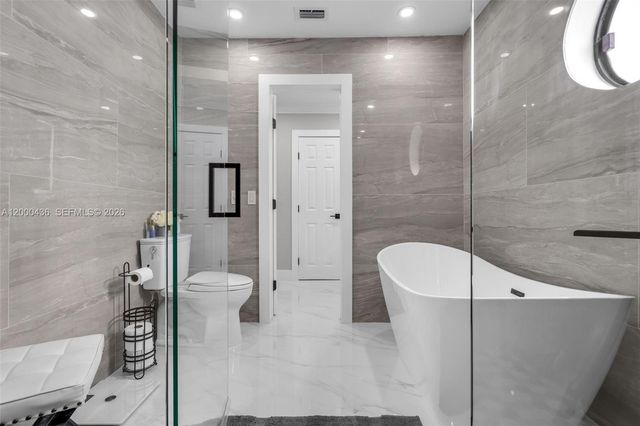 7875 NW 174th Ter, Hialeah, FL 33015