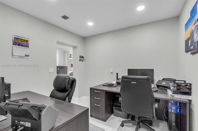 7875 NW 174th Ter, Hialeah, FL 33015