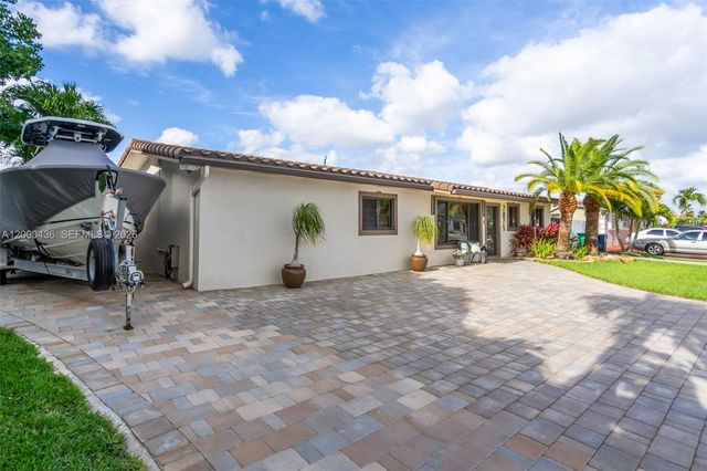 7875 NW 174th Ter, Hialeah, FL 33015