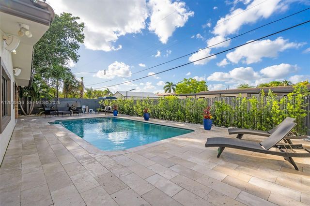 7875 NW 174th Ter, Hialeah, FL 33015