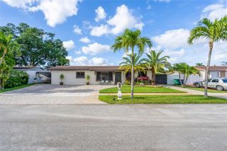 7875 NW 174th Ter, Hialeah, FL 33015