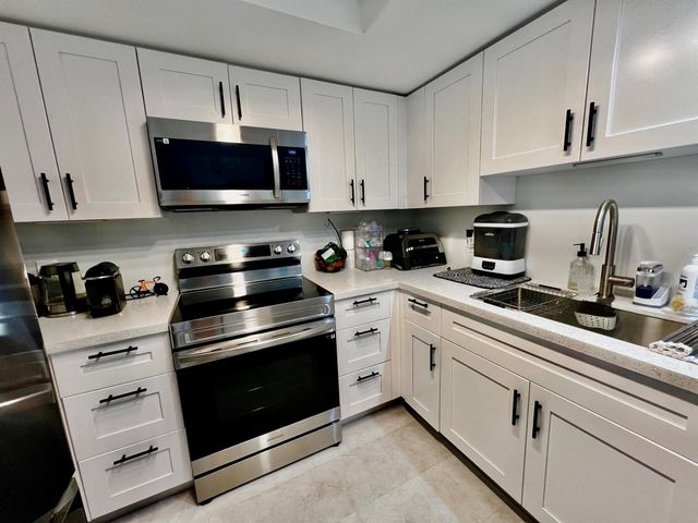 2033 SE 10th Avenue 620, Fort Lauderdale, FL 33316