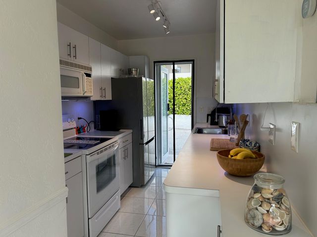 1221 Hillsboro Mile 42a, Hillsboro Beach, FL 33062