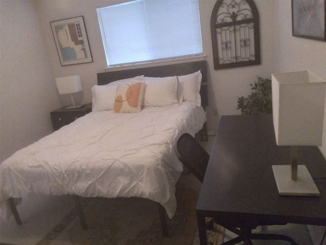 2714 McCart Avenue 2712, Fort Worth, TX 76110