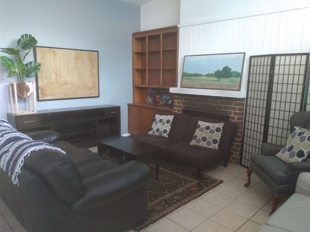 2714 McCart Avenue 2712, Fort Worth, TX 76110