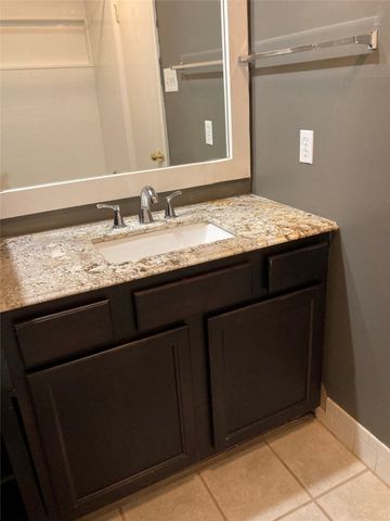 2714 McCart Avenue 2712, Fort Worth, TX 76110