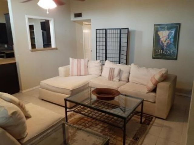 2714 McCart Avenue 2712, Fort Worth, TX 76110