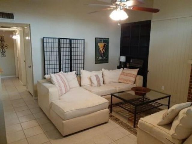 2714 McCart Avenue 2712, Fort Worth, TX 76110