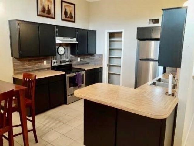 2714 McCart Avenue 2712, Fort Worth, TX 76110