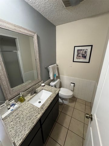 2714 McCart Avenue 2712, Fort Worth, TX 76110