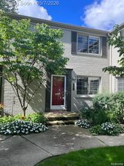 1722 GRAEFIELD Road 46, Birmingham, MI 48009