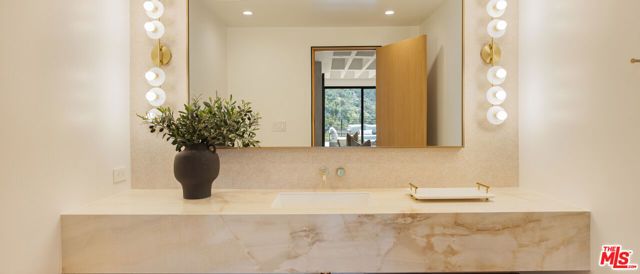 2673 Zorada Drive, Los Angeles, CA 90046