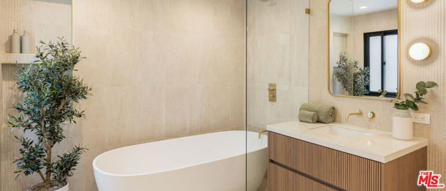 2673 Zorada Drive, Los Angeles, CA 90046