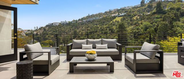 2673 Zorada Drive, Los Angeles, CA 90046