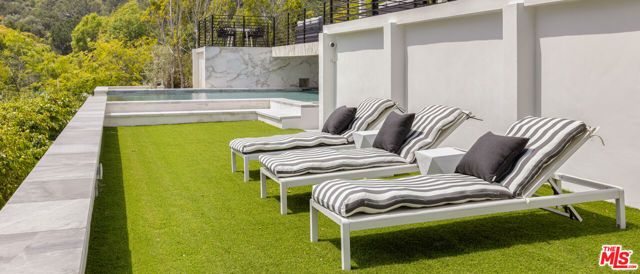 2673 Zorada Drive, Los Angeles, CA 90046