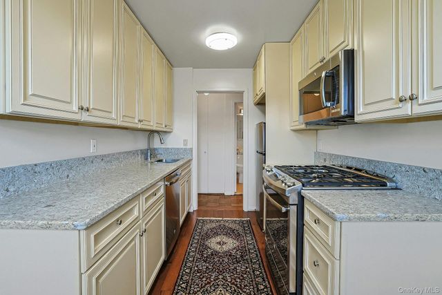 499 N Broadway 7i, White Plains, NY 10603