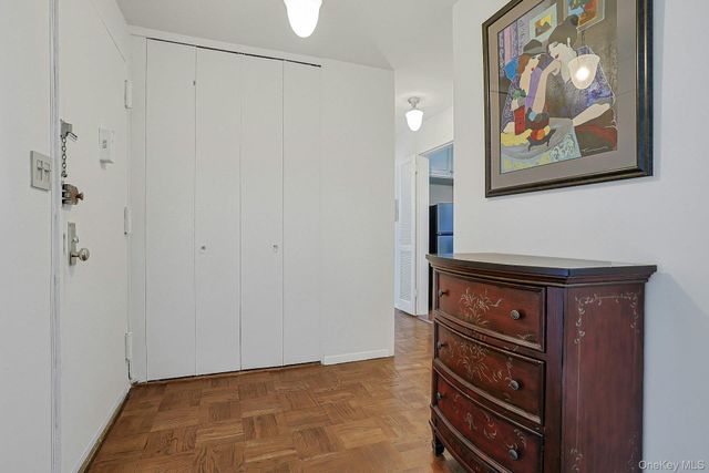 499 N Broadway 7i, White Plains, NY 10603