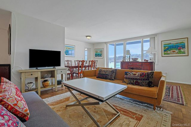 499 N Broadway 7i, White Plains, NY 10603