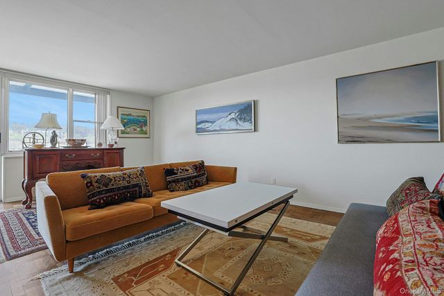 499 N Broadway 7i, White Plains, NY 10603