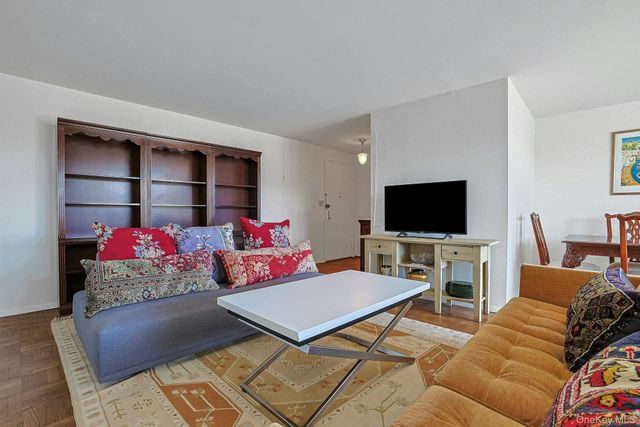 499 N Broadway 7i, White Plains, NY 10603