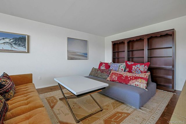 499 N Broadway 7i, White Plains, NY 10603