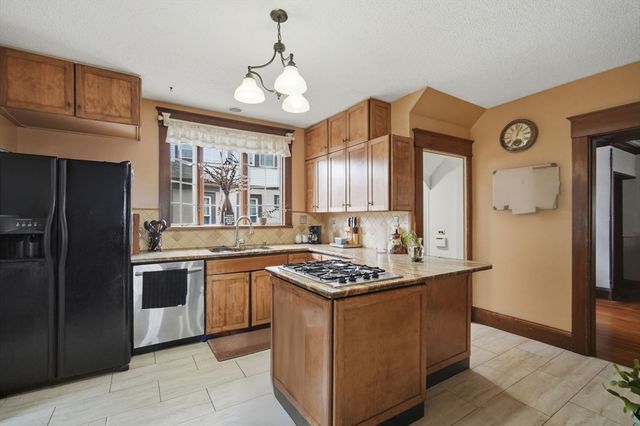 32 Burton St, Springfield, MA 01108