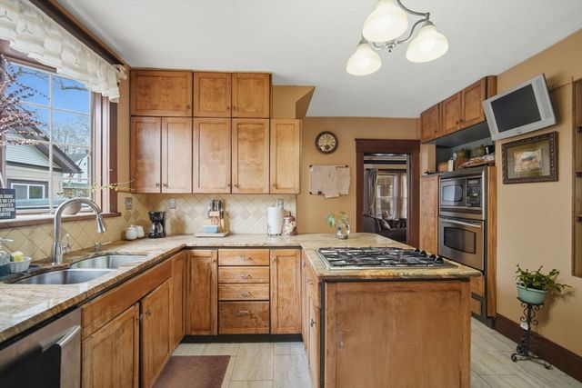 32 Burton St, Springfield, MA 01108