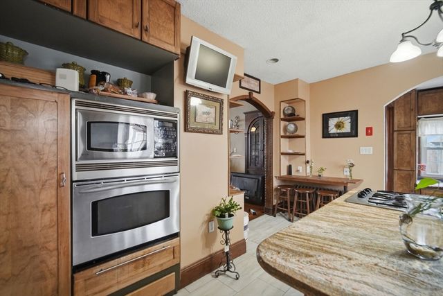 32 Burton St, Springfield, MA 01108